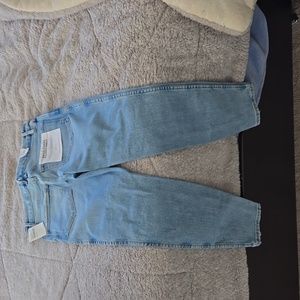 Good American Good Curve Skinny Crop. Size 6/28